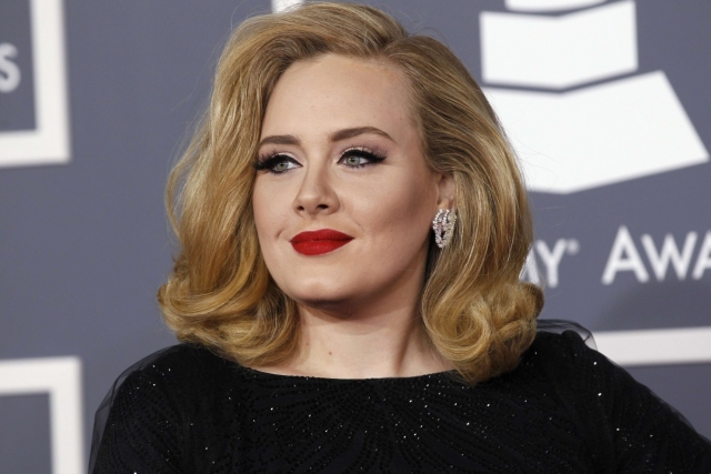 Adele vence cinco Grammys e dedica-os a Beyoncé [consulta aqui todos os vencedores]