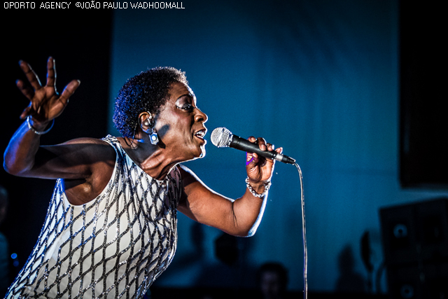 Sharon Jones ao vivo na Aula Magna, Lisboa [reportagem]