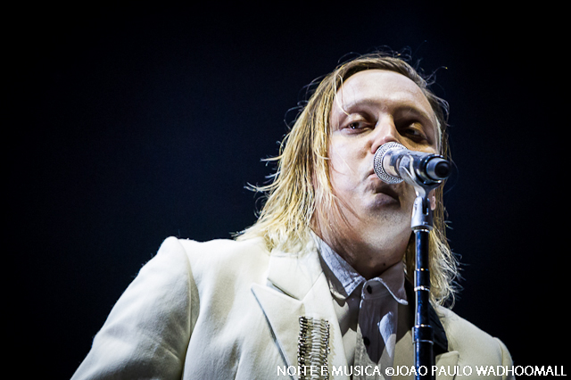 Arcade Fire mostram música nova: ouve aqui "I Give You Power"