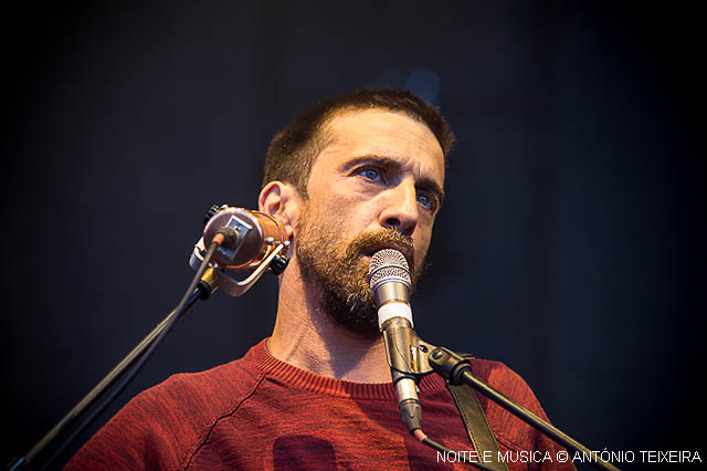 O desconserto da sonoridade de Manel Cruz no MEO Marés Vivas. Espreita aqui a galeria de fotos O desconserto da sonoridade de Manel Cruz no MEO Marés Vivas. Espreita aqui a galeria de fotos