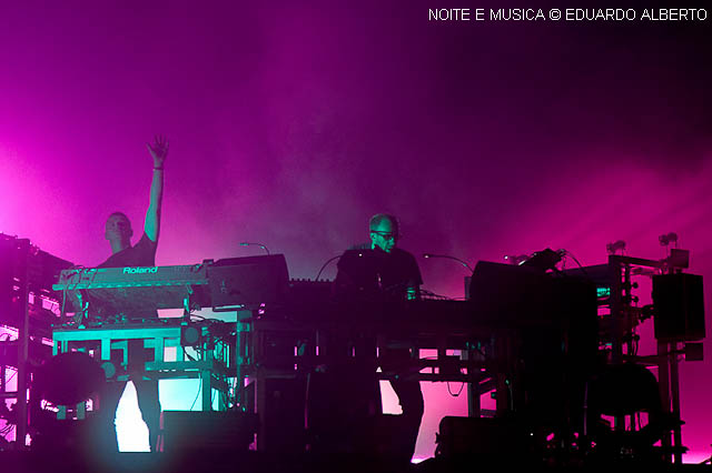 Rock in Rio-Lisboa: os The Chemical Brothers sabem como dar um concerto com "hits" atrás de "hits"