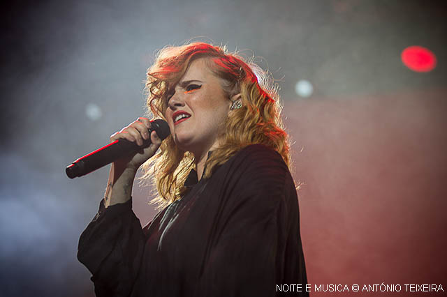 A doce consagração de Carolina Deslandes no Coliseu do Porto [fotogaleria]