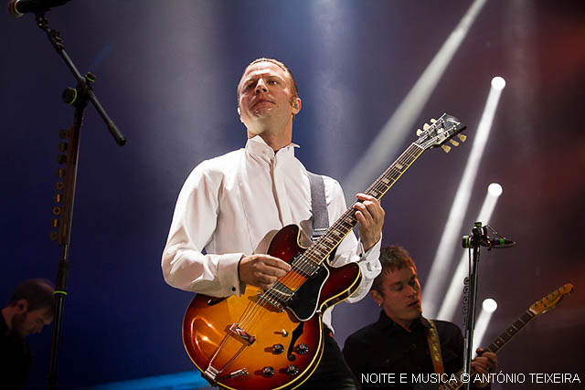 Mando Diao no MEO Marés Vivas: Rock, falha de som e uma energia louvável