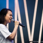 Mitski no Vodafone Paredes de Coura: Atuação intrigante de uma artista peculiar