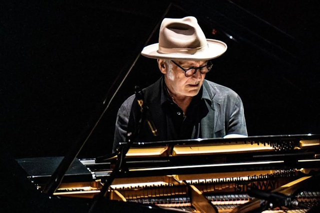 Ludovico Einaudi ao vivo no Coliseu dos Recreios: Piano ao pôr do sol