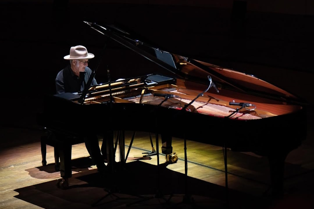 Ludovico Einaudi ao vivo no Coliseu dos Recreios: Piano ao pôr do sol